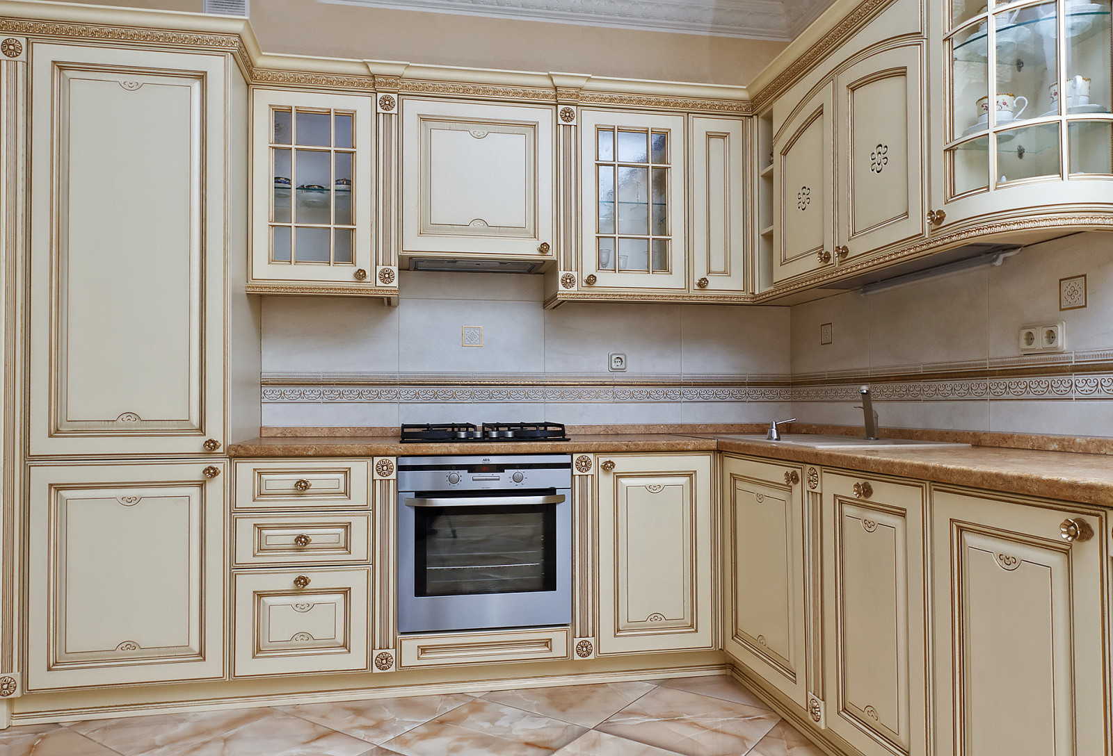 Кухня для загородного дома "Сенатор"