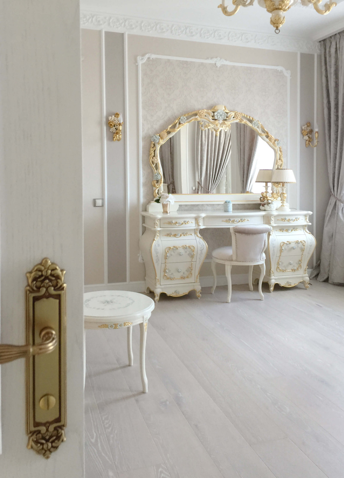 Дизайн интерьера дома в классическом стиле. Реализованный проект.