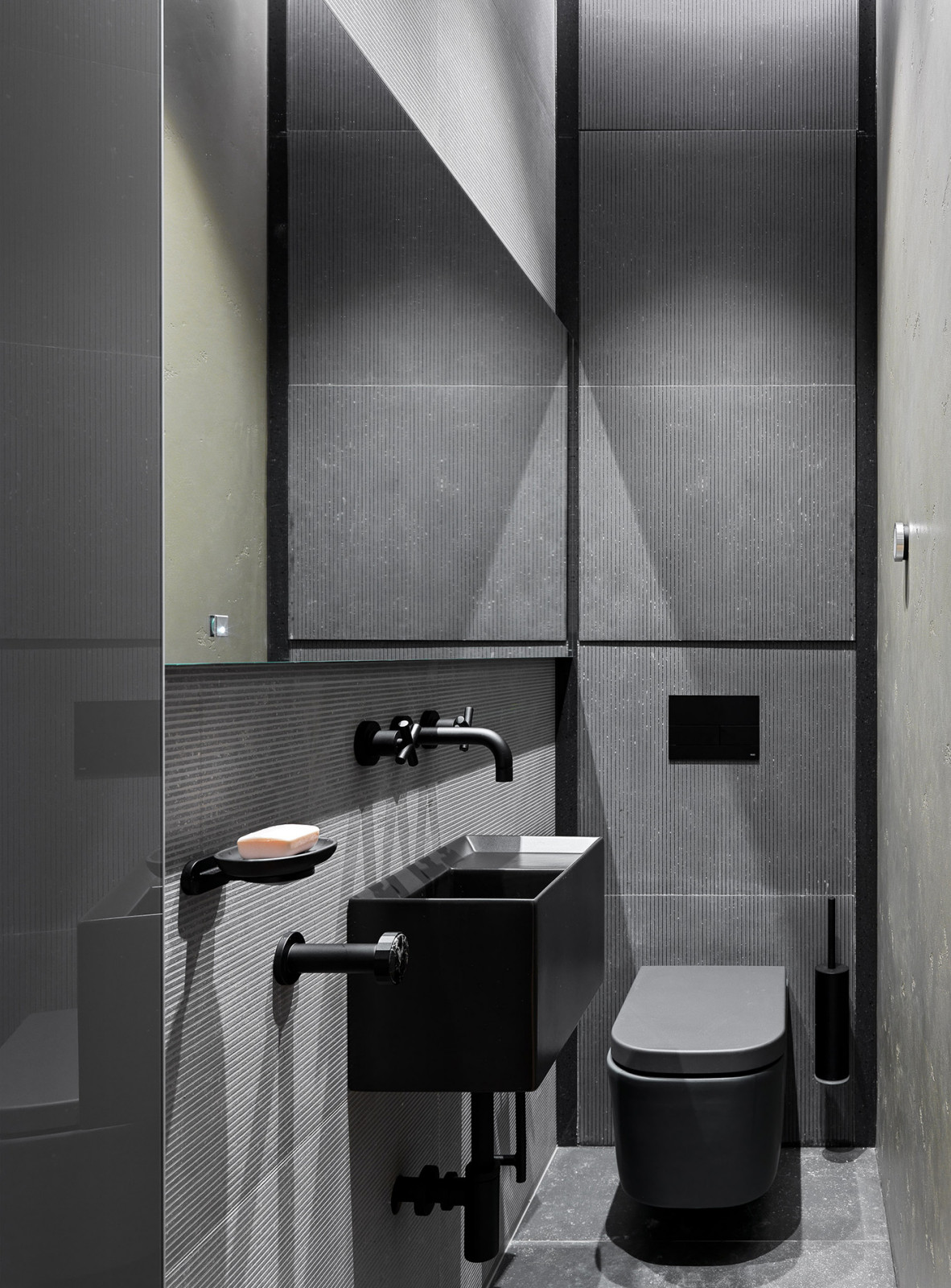 Apartment with grey shades in Saint-Petersburg