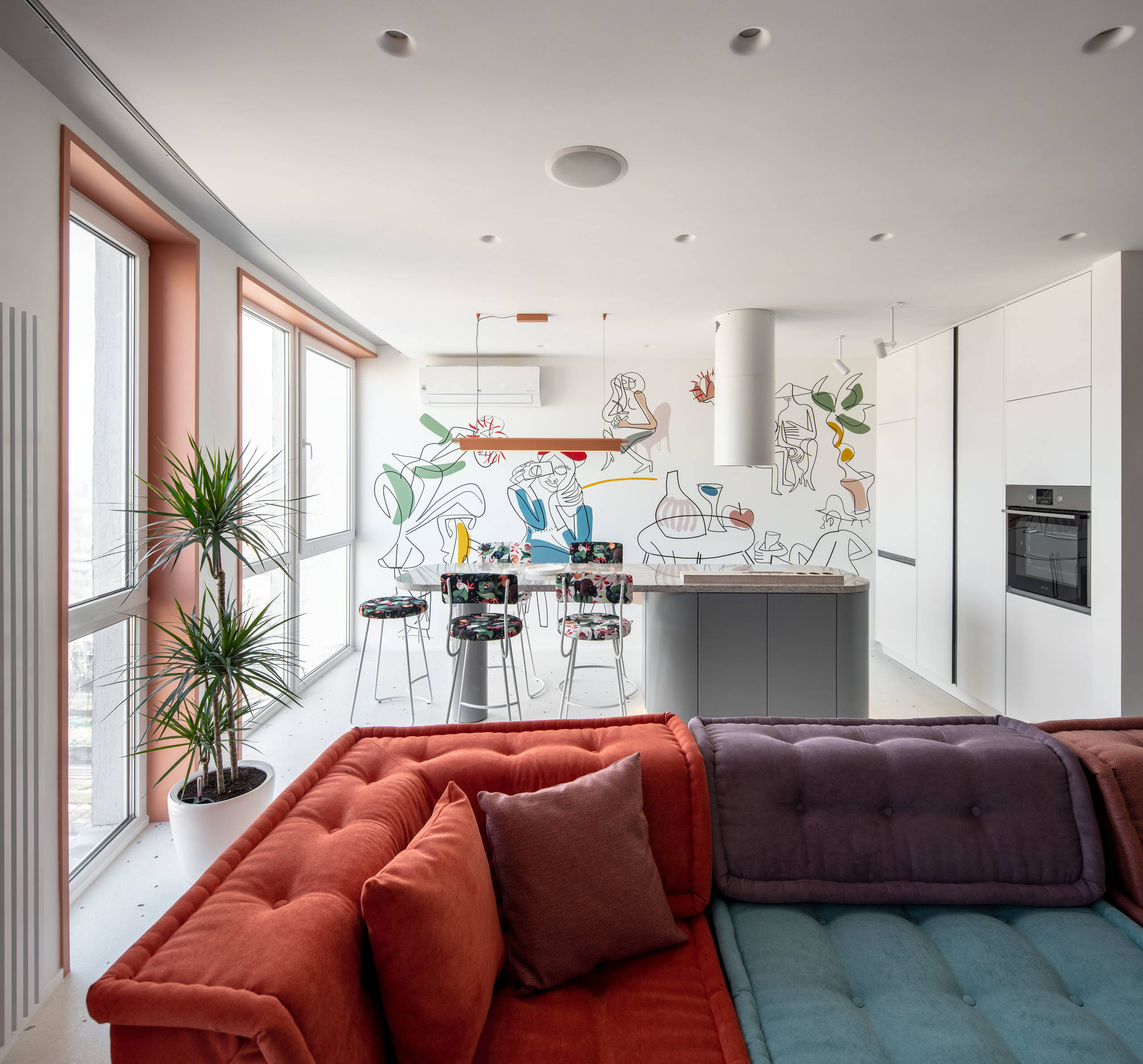 Houzz Украина: Квартира с окном из спальни в ванную