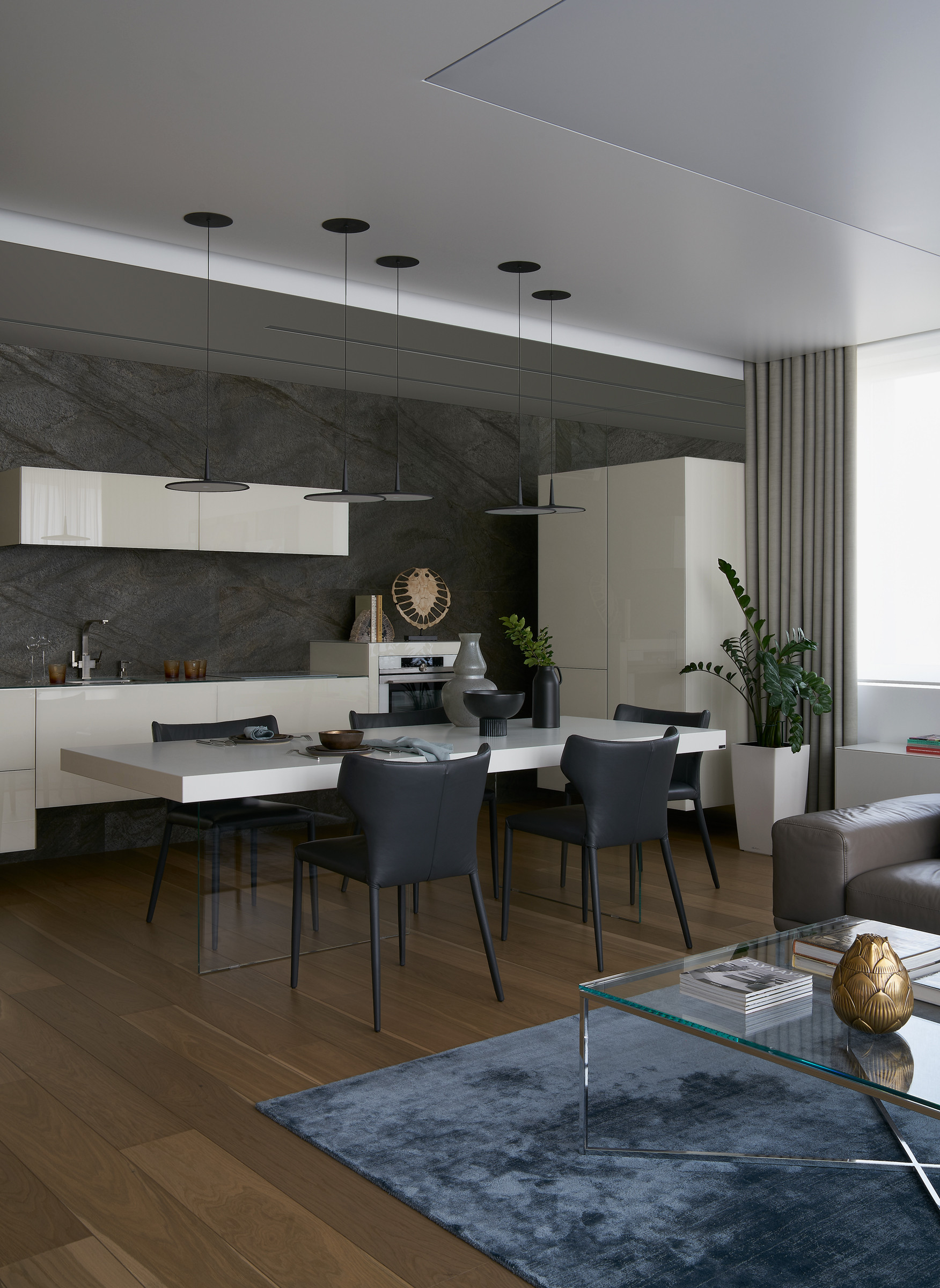 Houzz тур: Квартира в Екатеринбурге с «парящей» мебелью