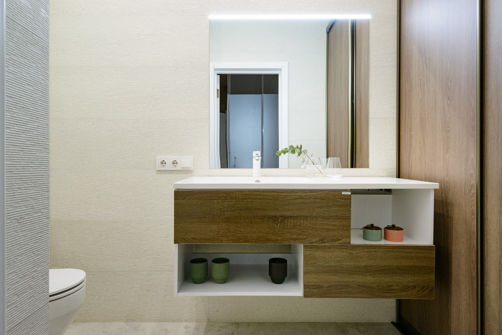 Камень и дерево в центре Сибири