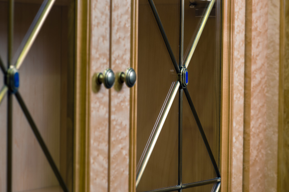 Прихожая и коридор в отделке декоративным шпоном.