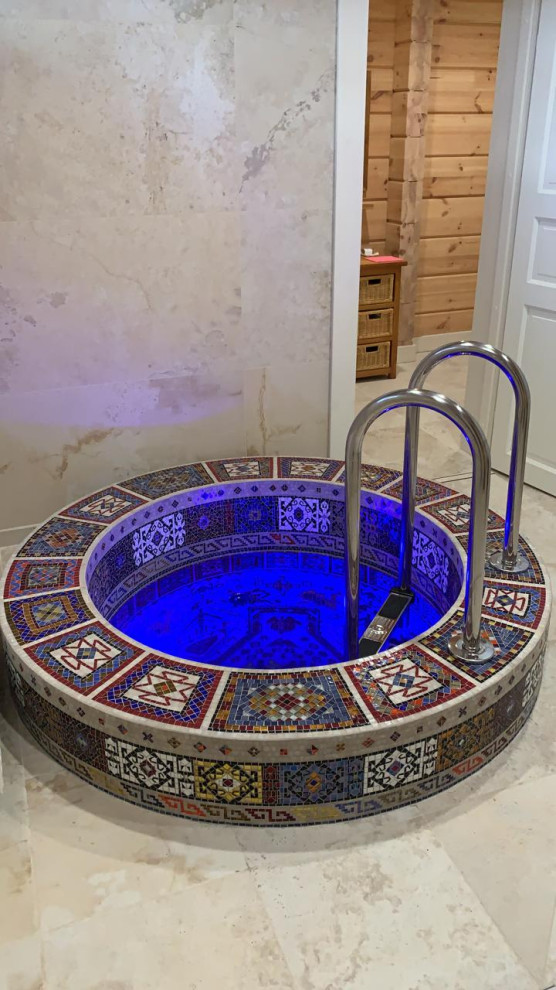 Купель из мозаики. Подмосковье, частный дом