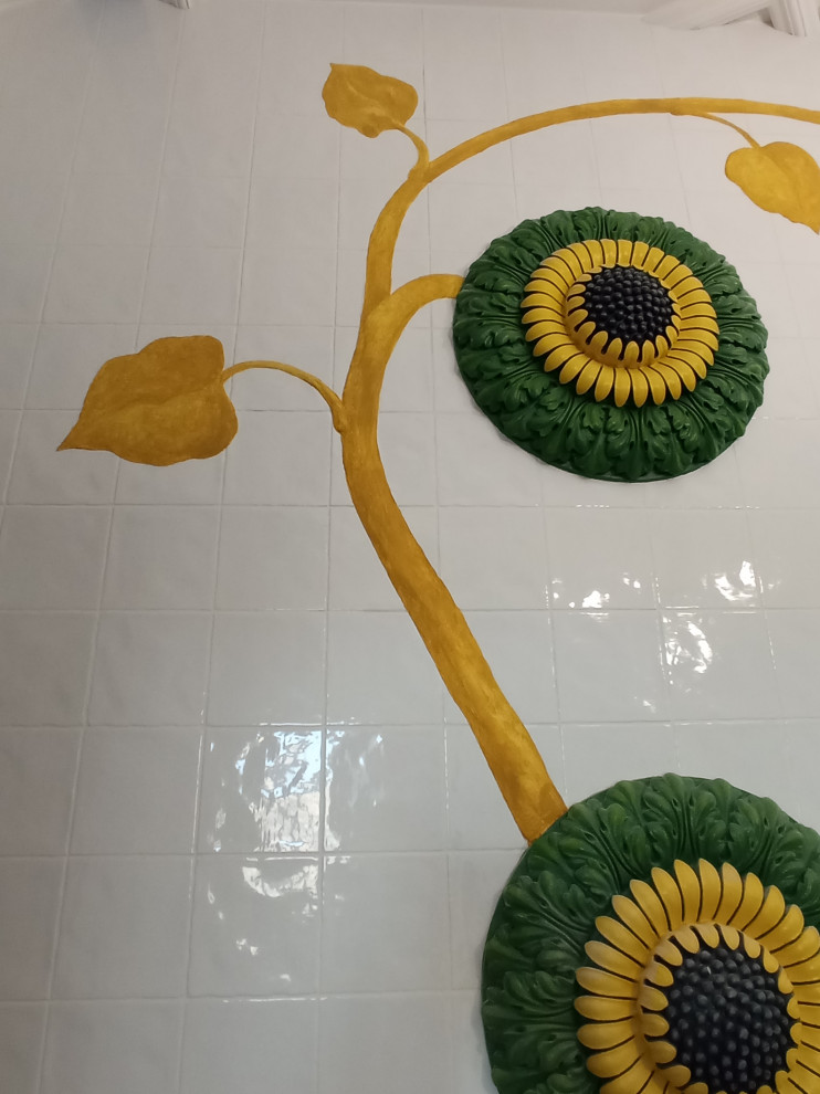 Рельефно-живописное панно в холле квартиры