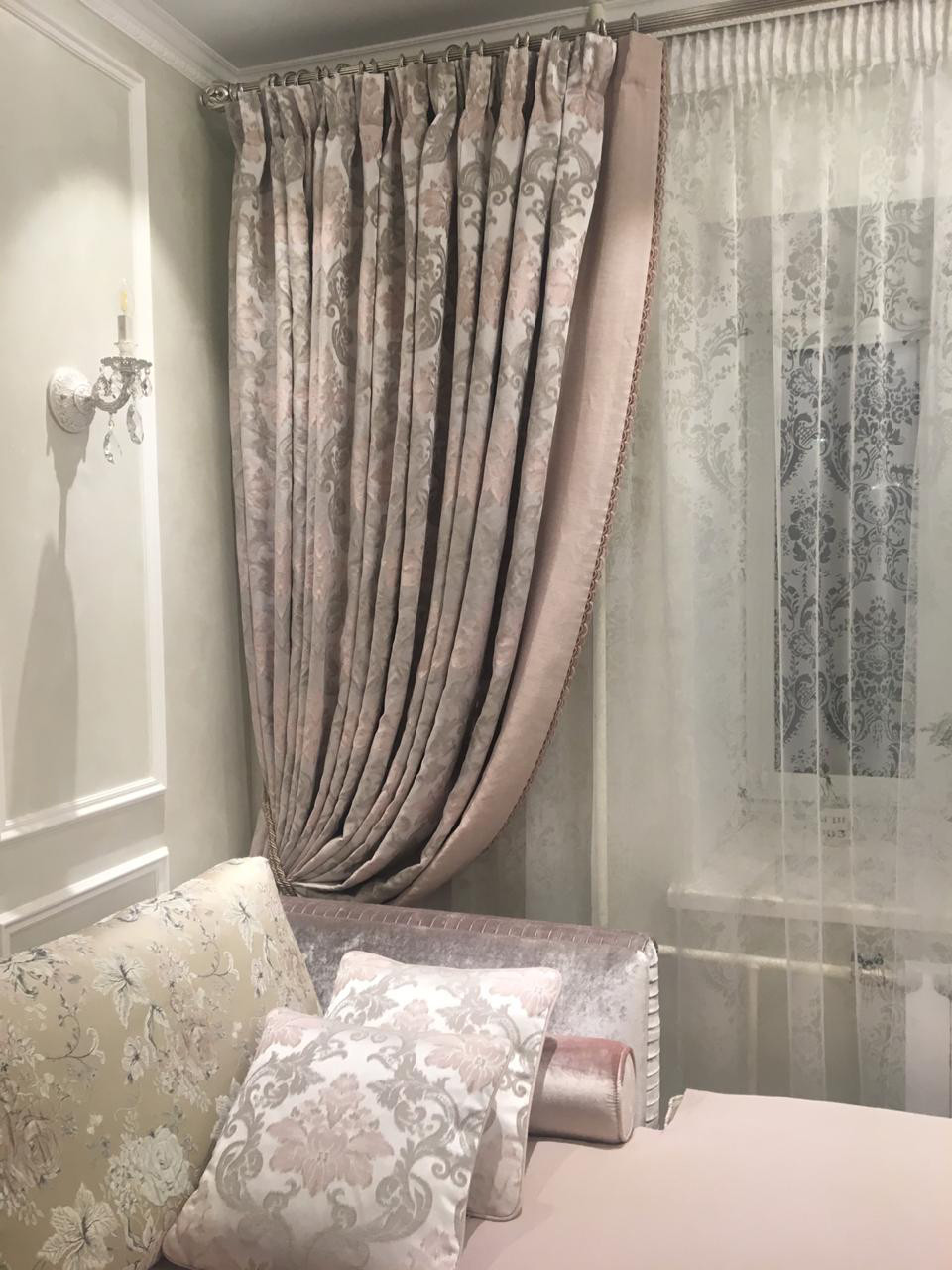 Двухкомнатная квартира в светлых тонах.