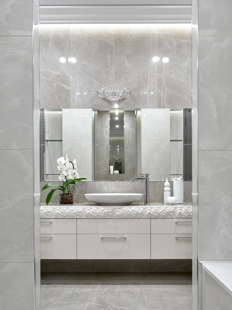 Черно-белая квартира с цветочной спальней