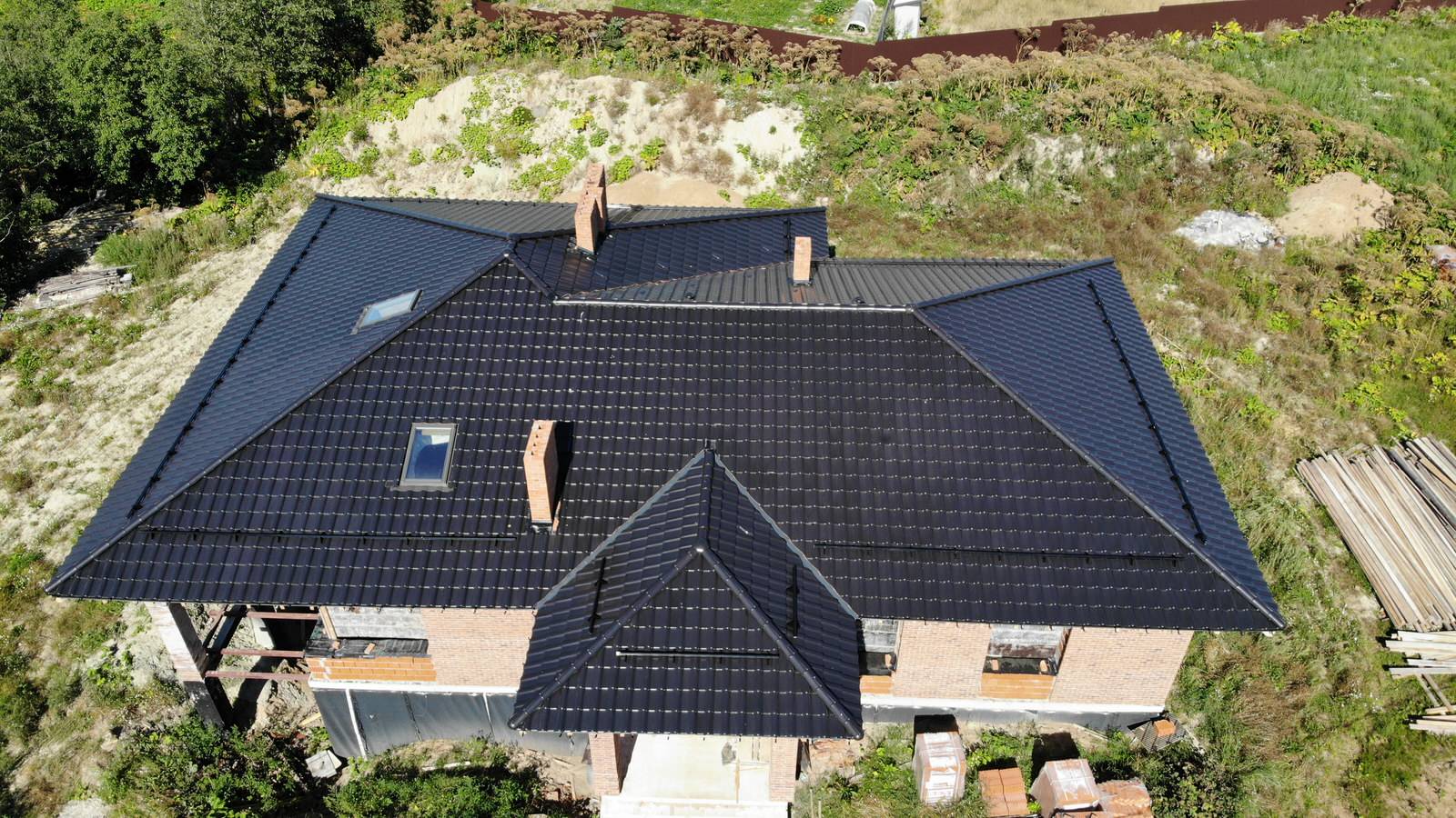 Смонтировали керамическую черепицу Nelskamp