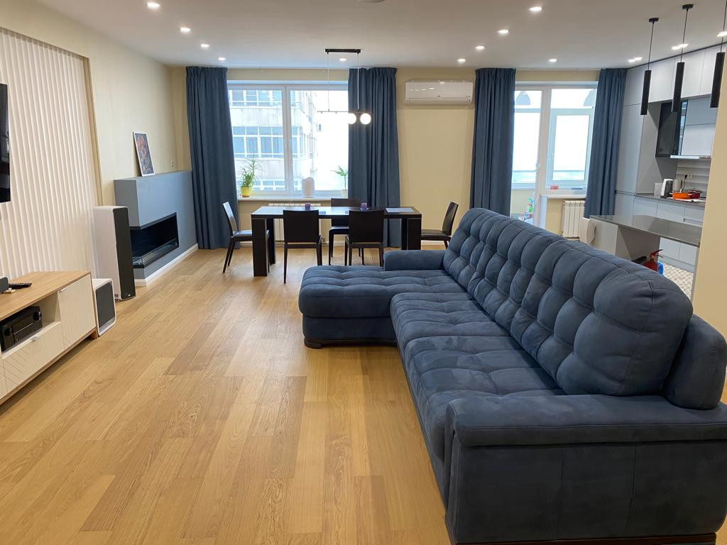 Синие шторы в гостиную на Большой Набережной