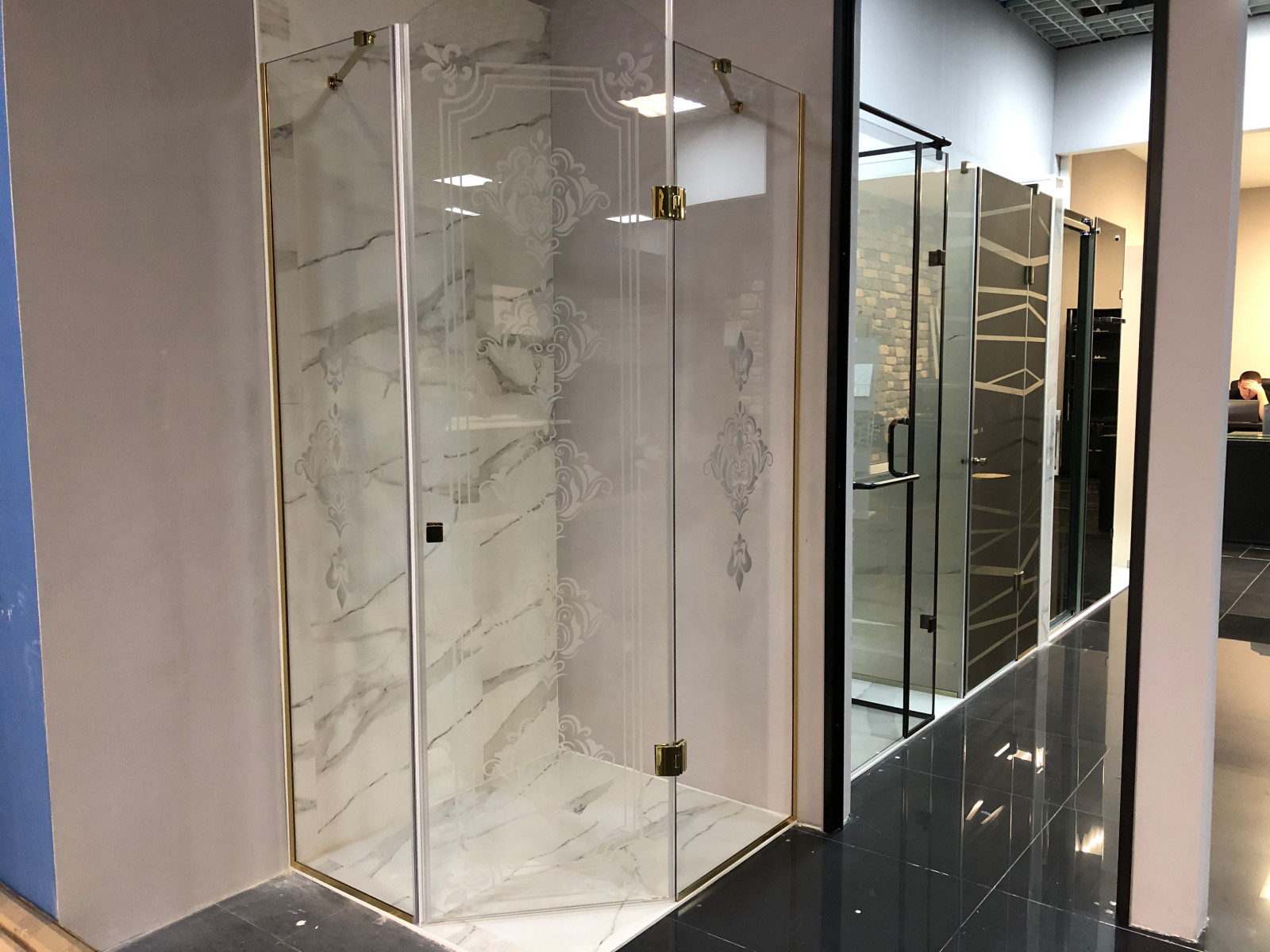 Душевые кабины из стекла