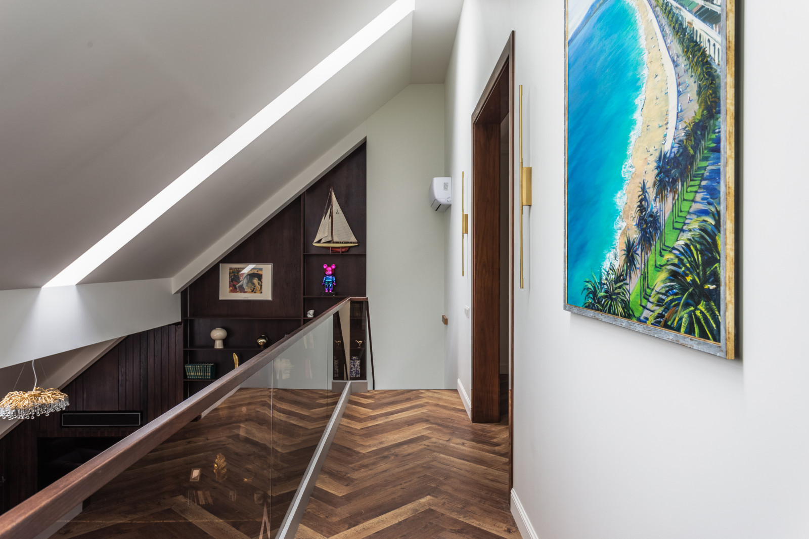 Двухуровневая современная квартира