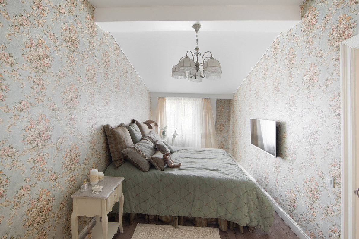 Чердак на Исаакиевской площади или квартира для одной девушки