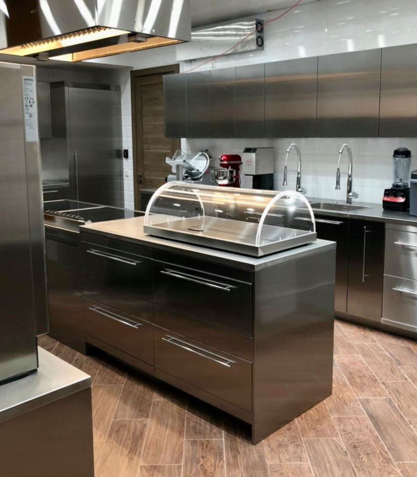 Профессиональная кухня AWELT в загородной резиденции