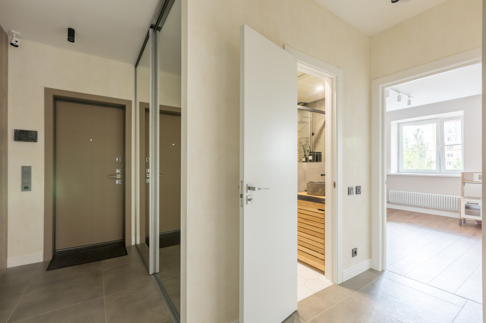 Обложка проекта: Ремонт четырехкомнатной квартиры в новостройке