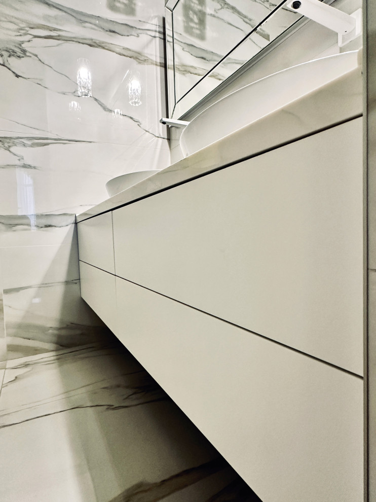 Навесная тумба в санузел.