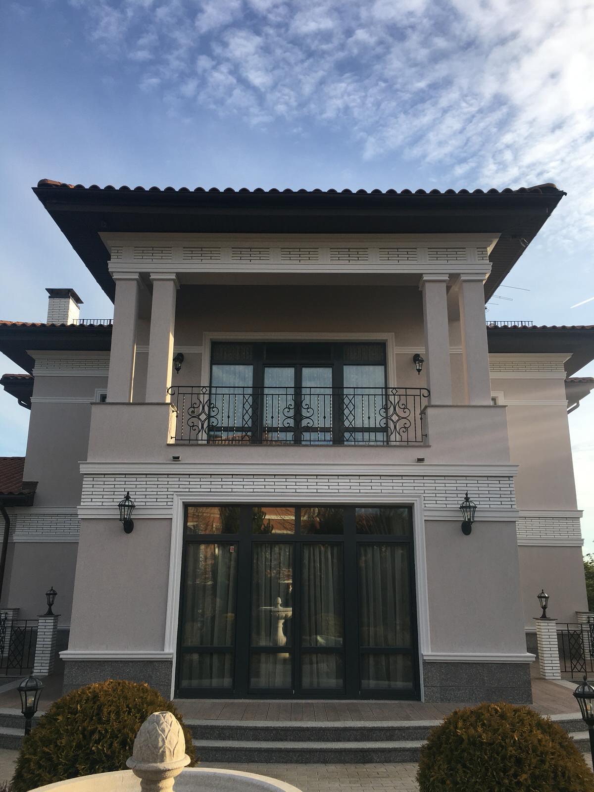 Дизайн и реконструкция фасада загородного дома