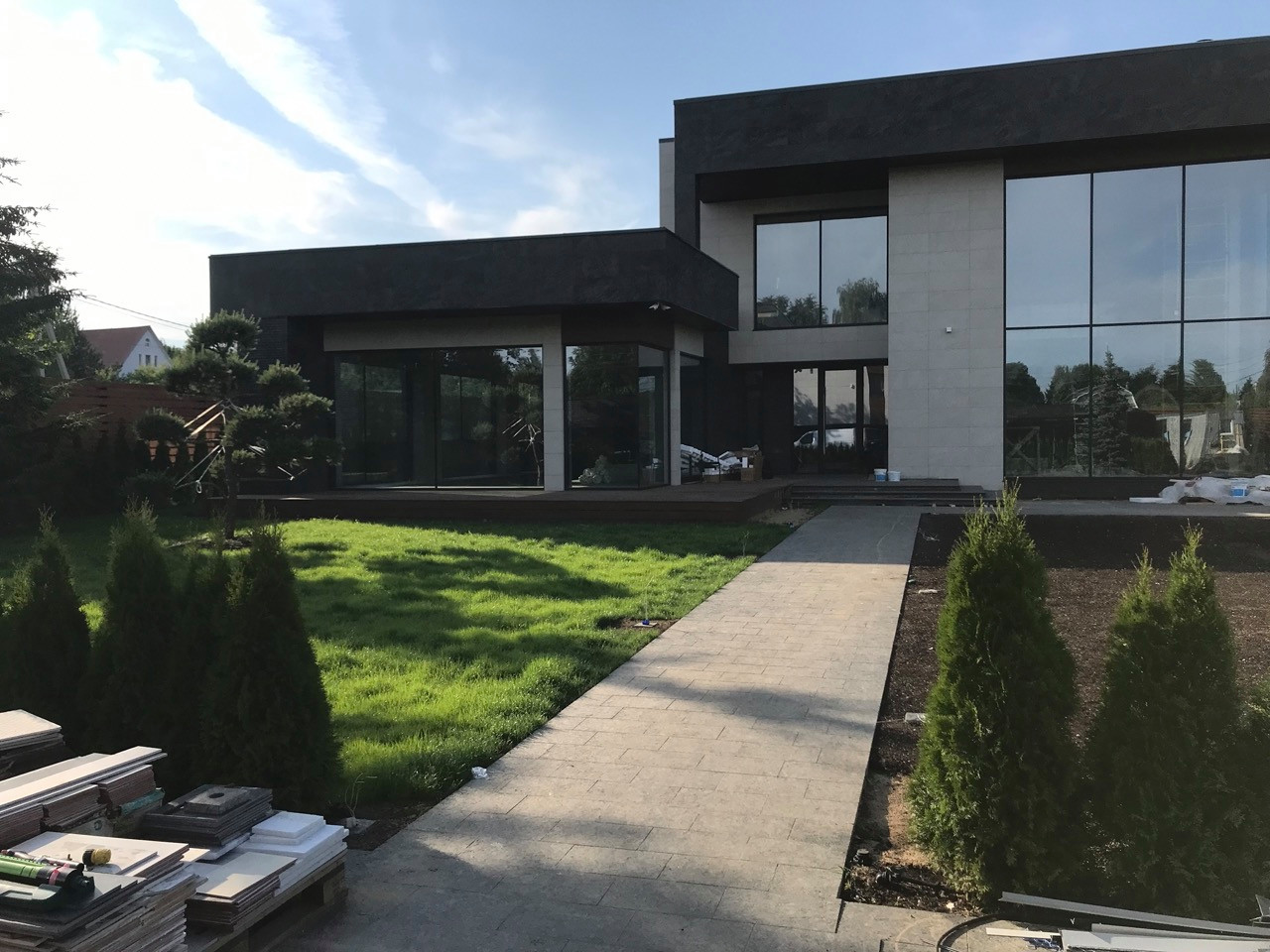 Загородный дом с бассейном