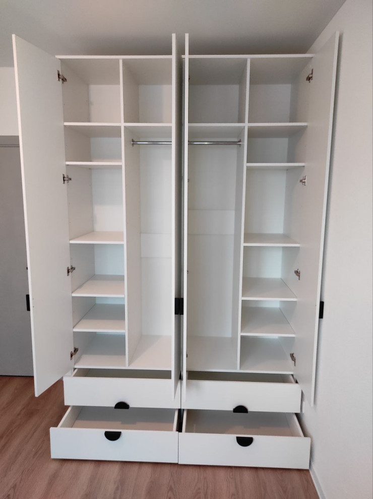 Распашные шкафы