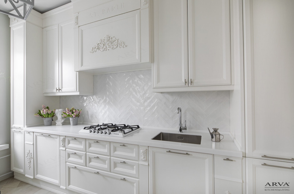 Белая-кухня-с-декорами-3.jpg