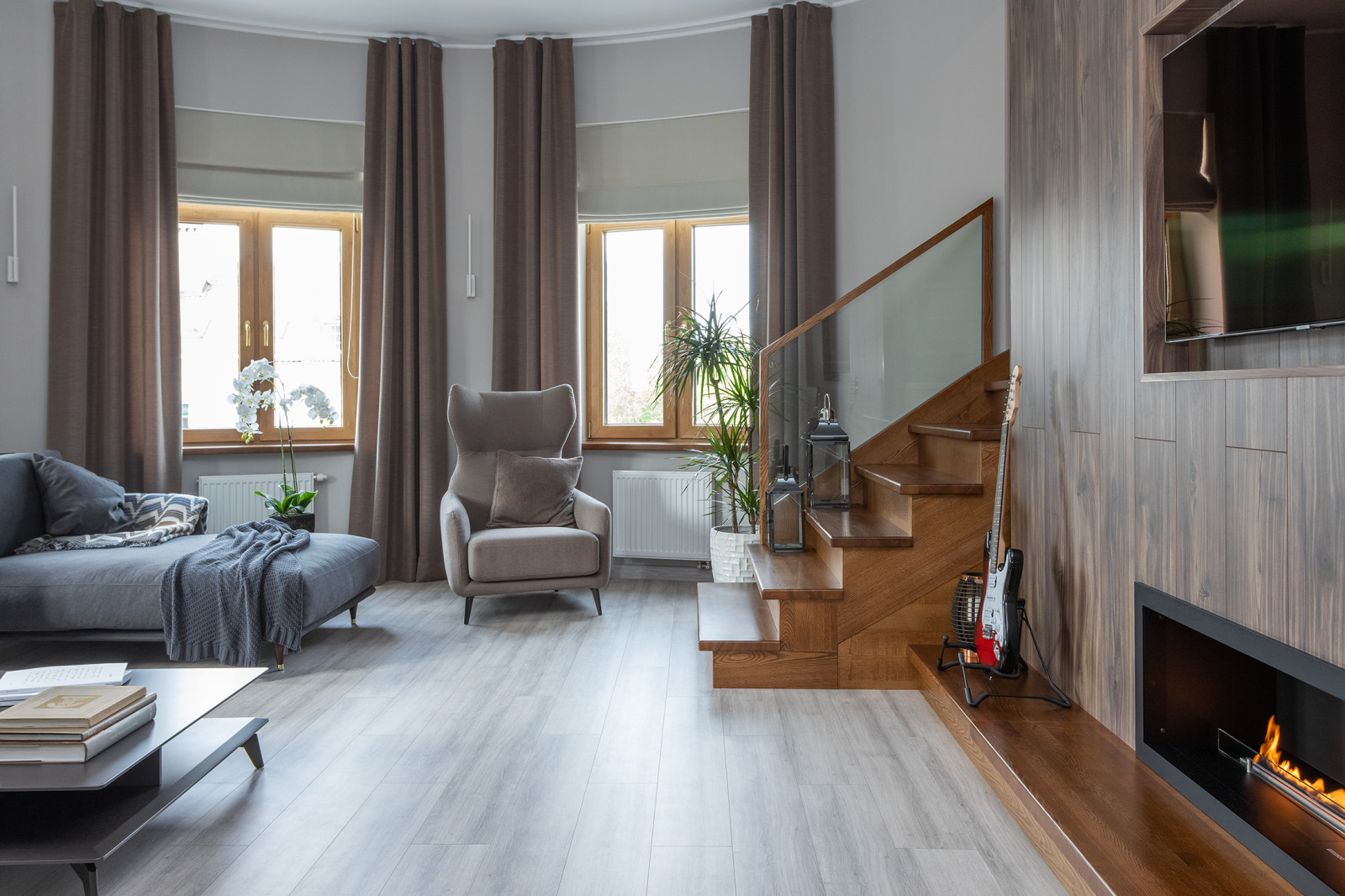 Интерьер двухуровневой квартиры в Калининграде.