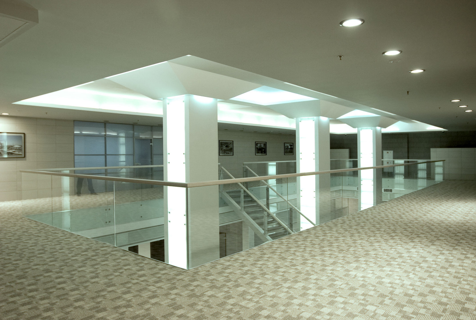 Лестница Стекло