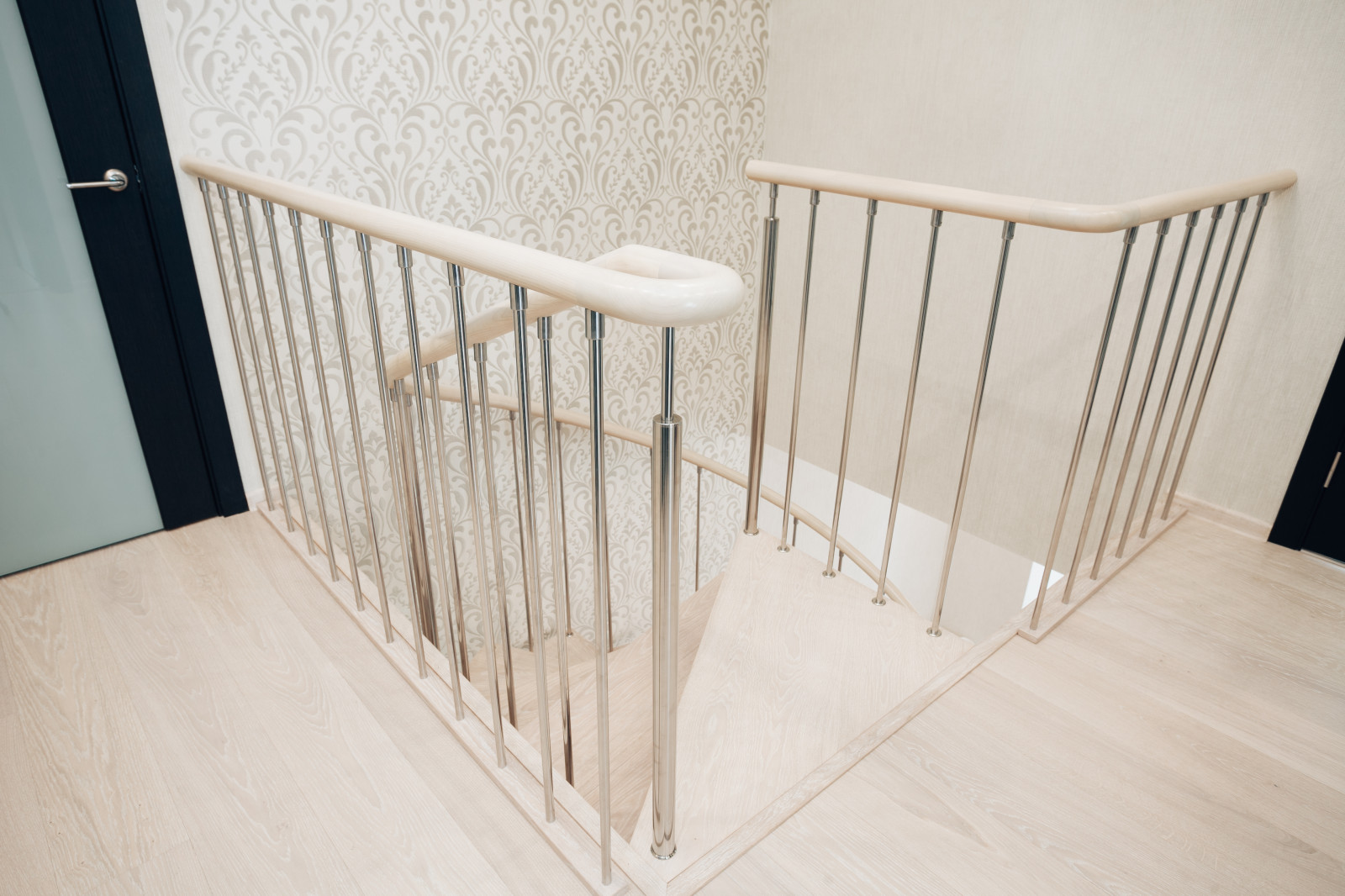 Эвольвентная (винтовая) лестница в квартире на бульваре Миттова г. Чебоксары