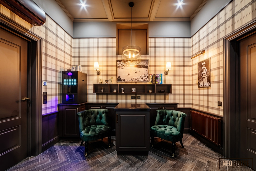 Обложка проекта: Раздевалка в теннисном клубе