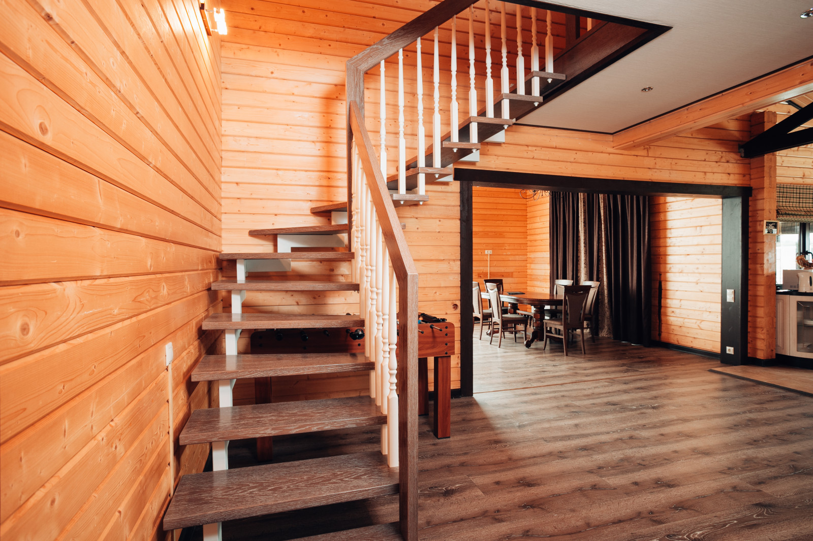 Лестница на металлическом косоуре и больцах в д. Уржумка Звениговского района