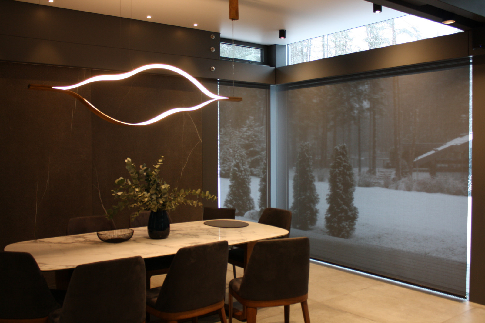 Решение по шторам для стеклянных стен дома Фахверк.