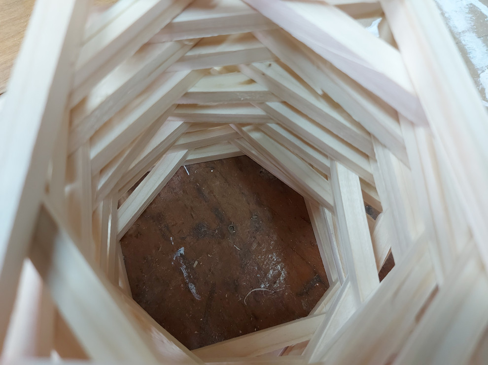 Обложка проекта: кровать из крупного бруса