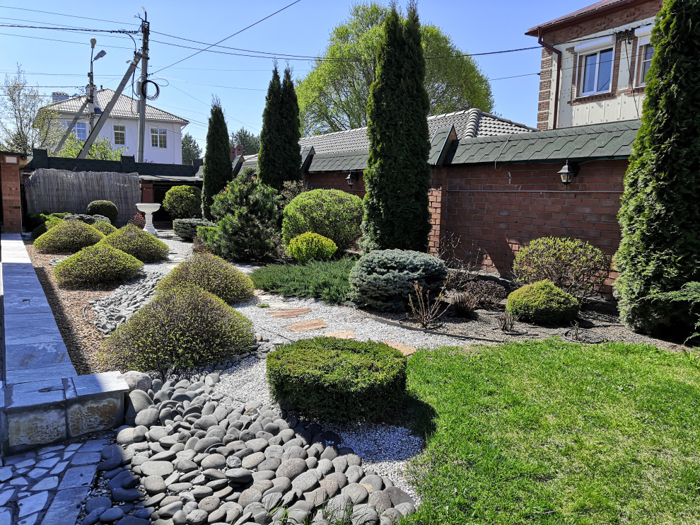 Обложка проекта: Дворик с поилкой для птиц