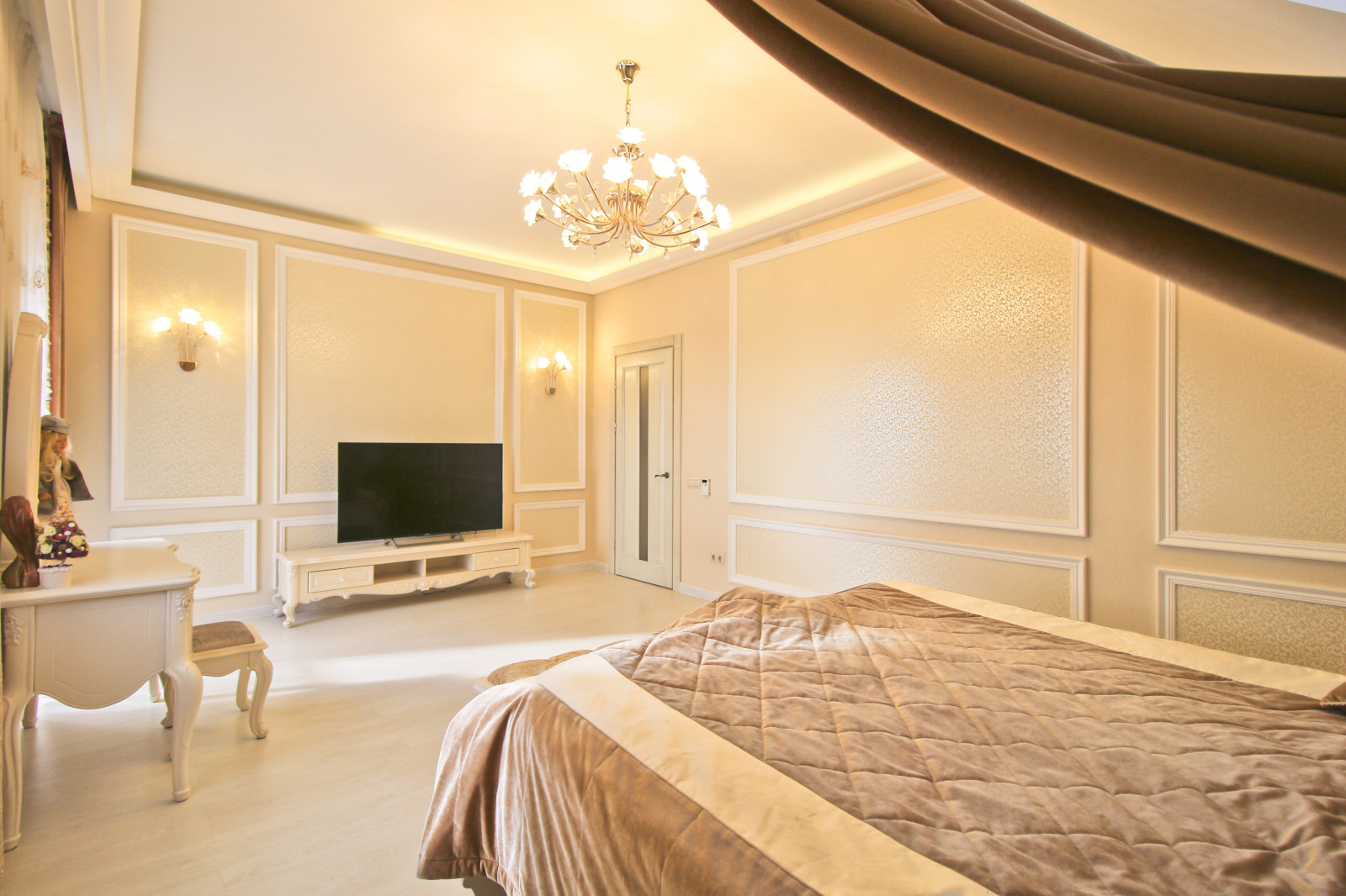 Дом со львами