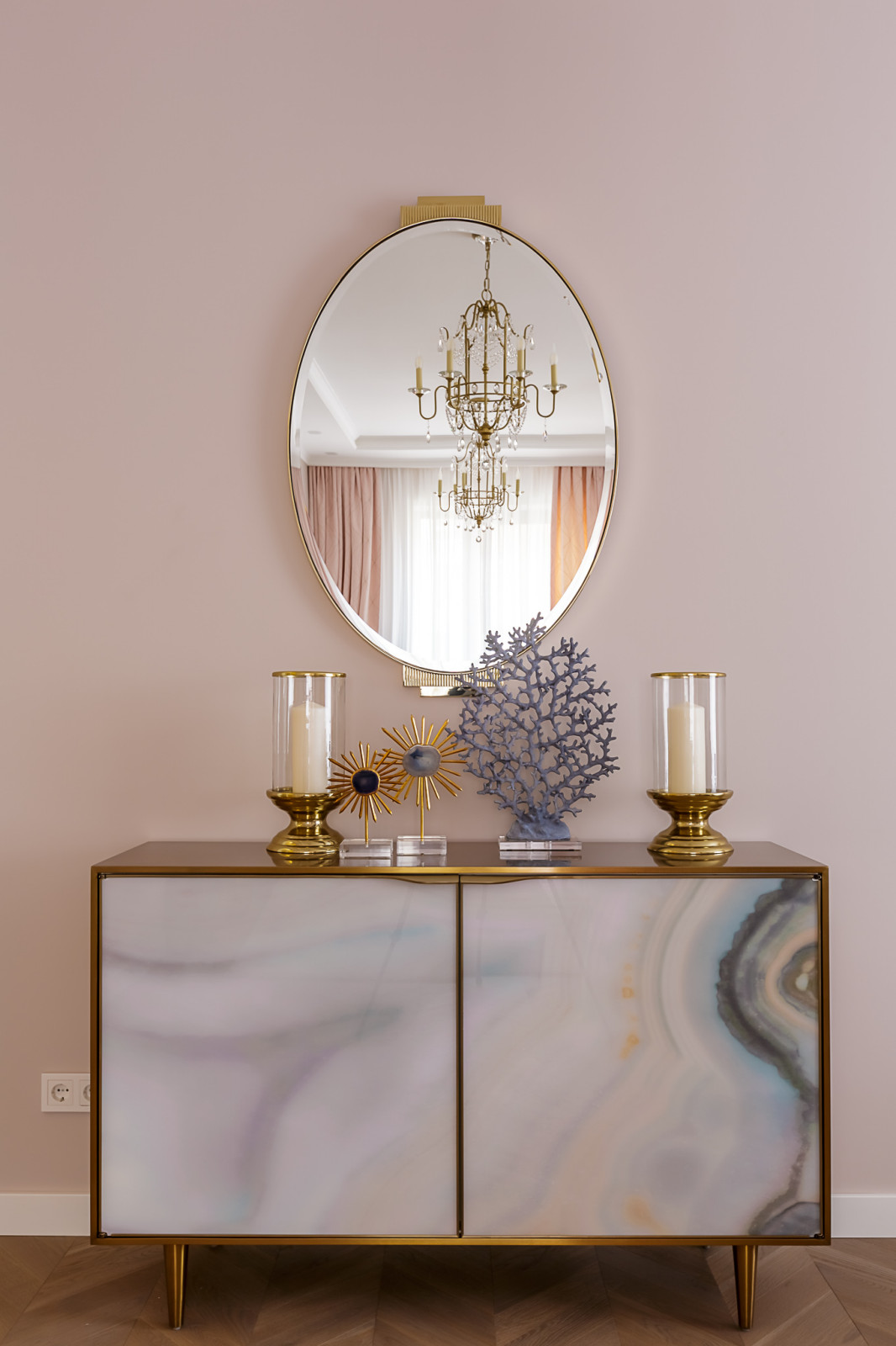 комод с зеркалом