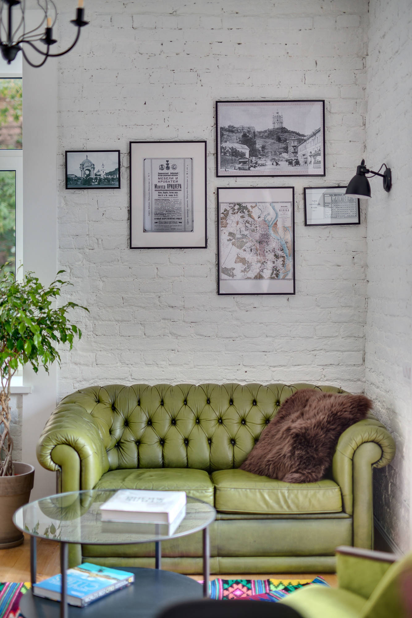 Houzz Украина: Яркий скандинавский стиль в старом доме