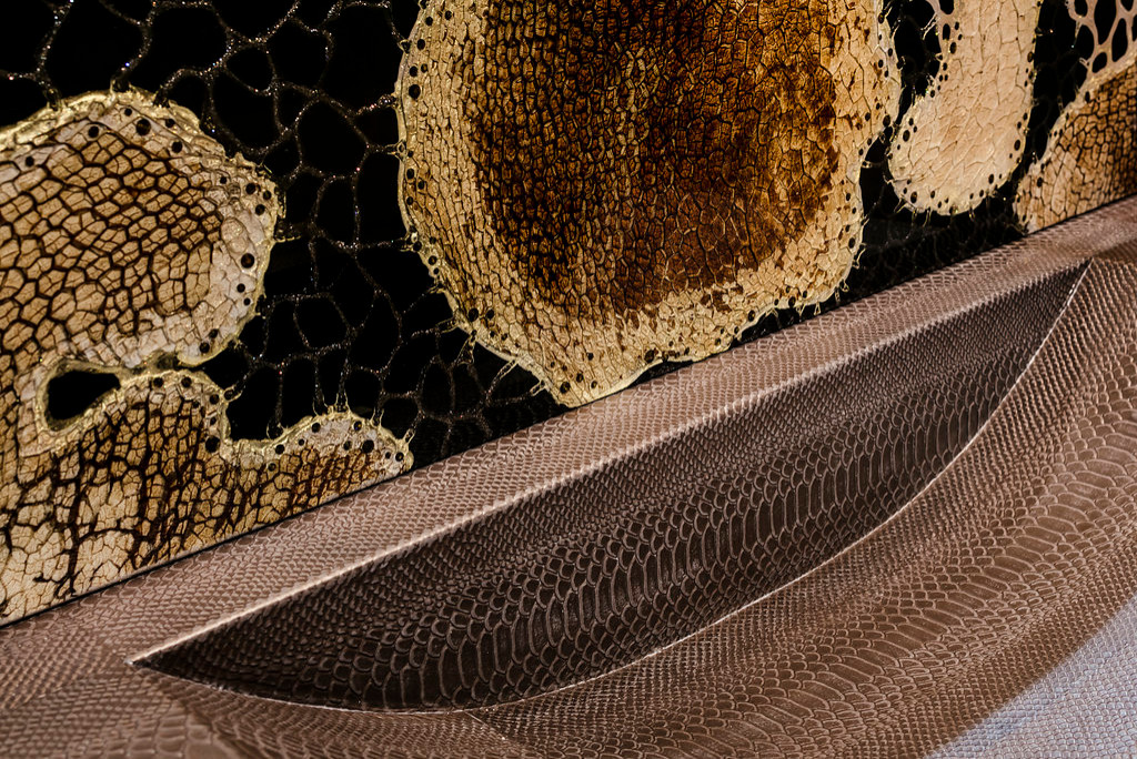 Кожаный душ и раковина