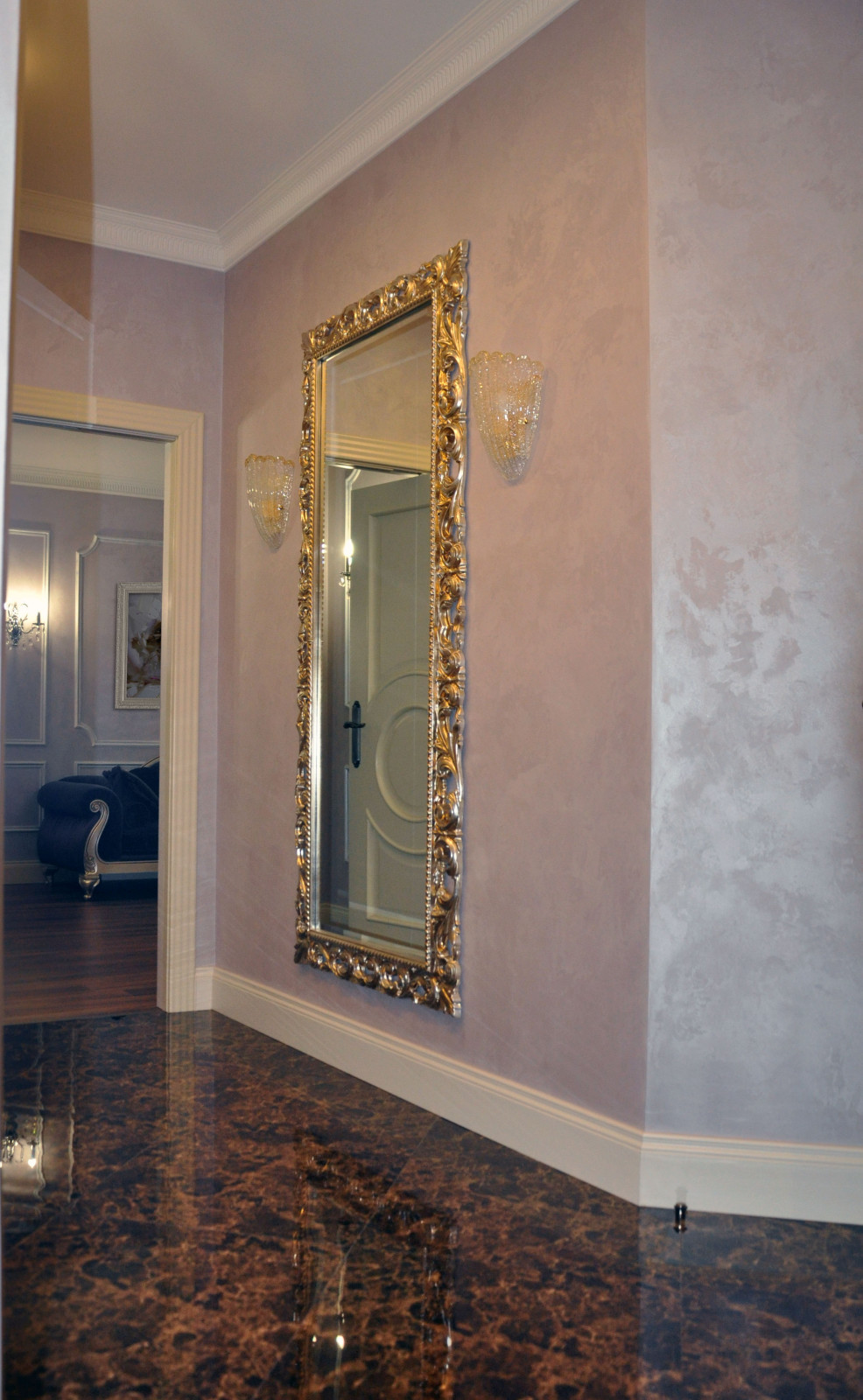 В ФИАЛКОВЫХ ТОНАХ