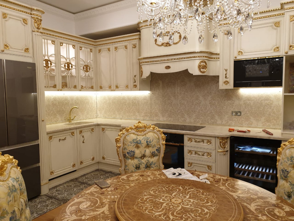 Стеклянный фартук на кухню