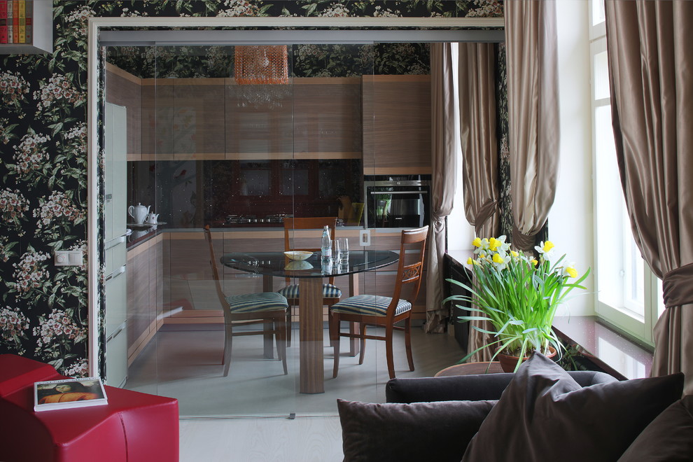 Вокруг старого буфета