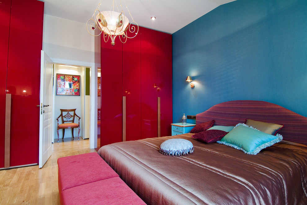 Спальня бирюзово-красном цвете