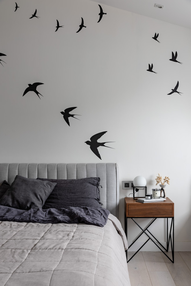 Белая мансардная квартира в историческом центре Петербурга