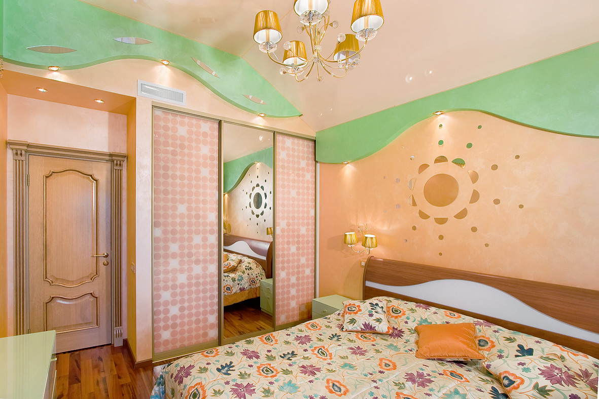 Интерьер коттеджа в ярких тонах