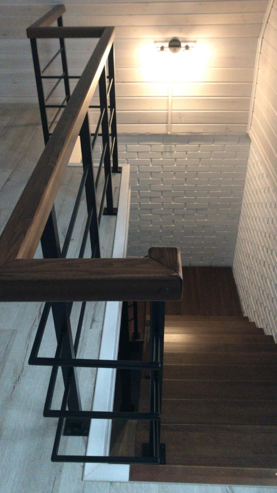 Металлический каркас лазерной резки+ступени из ясен с металлическим ограждением