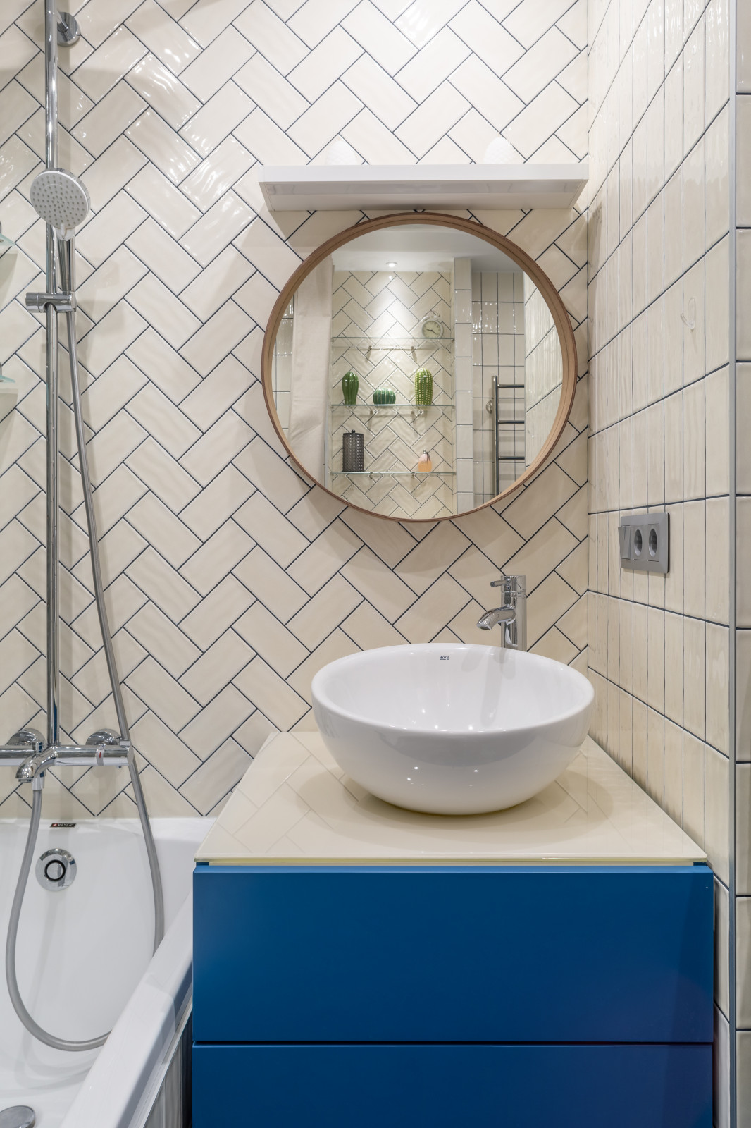 Обложка проекта: Простор и функциональность: дизайн ванной комнаты