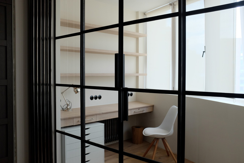 Перегородки из чёрного металла и стекла