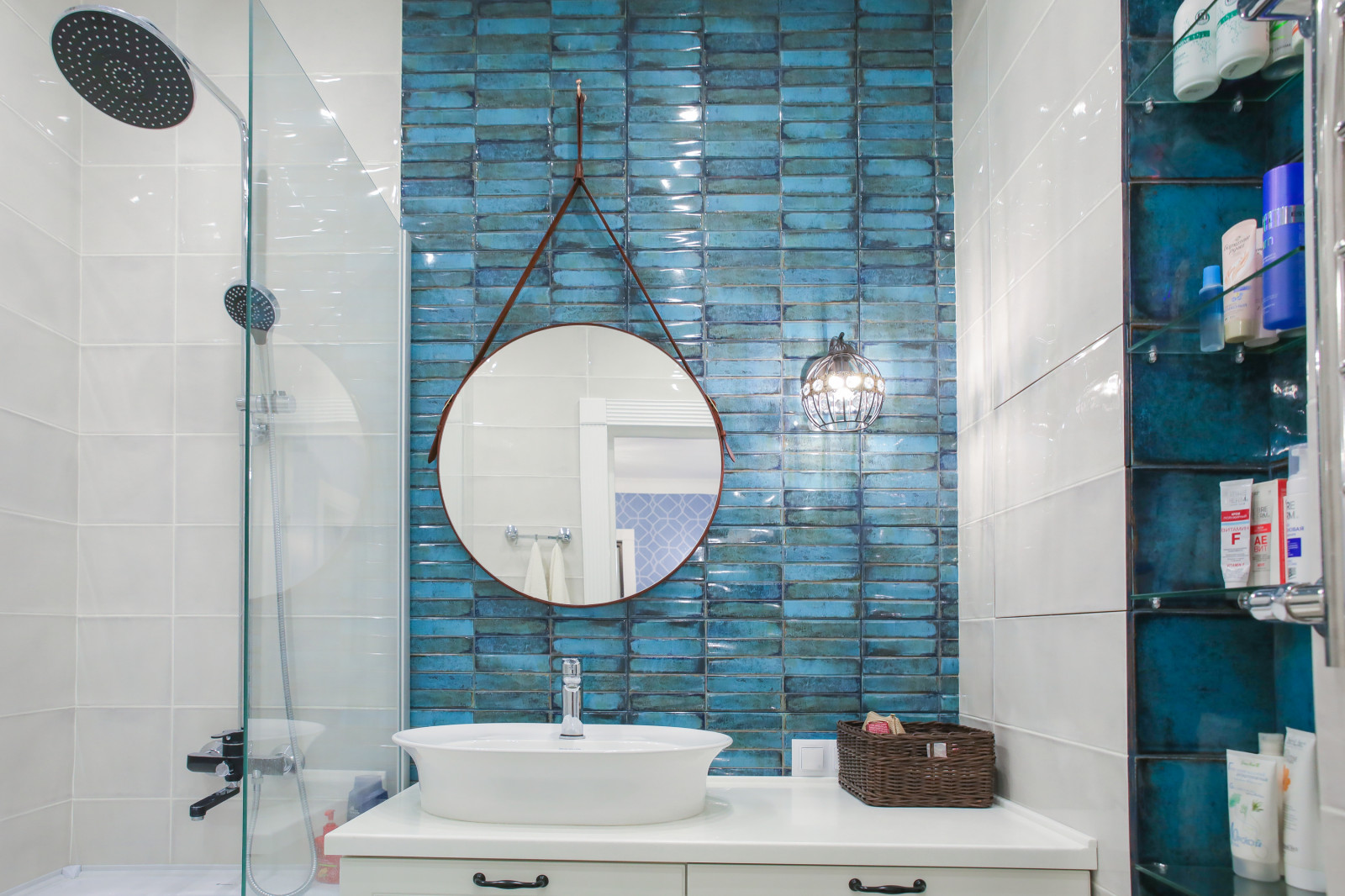 Ванна цвета морской мечты