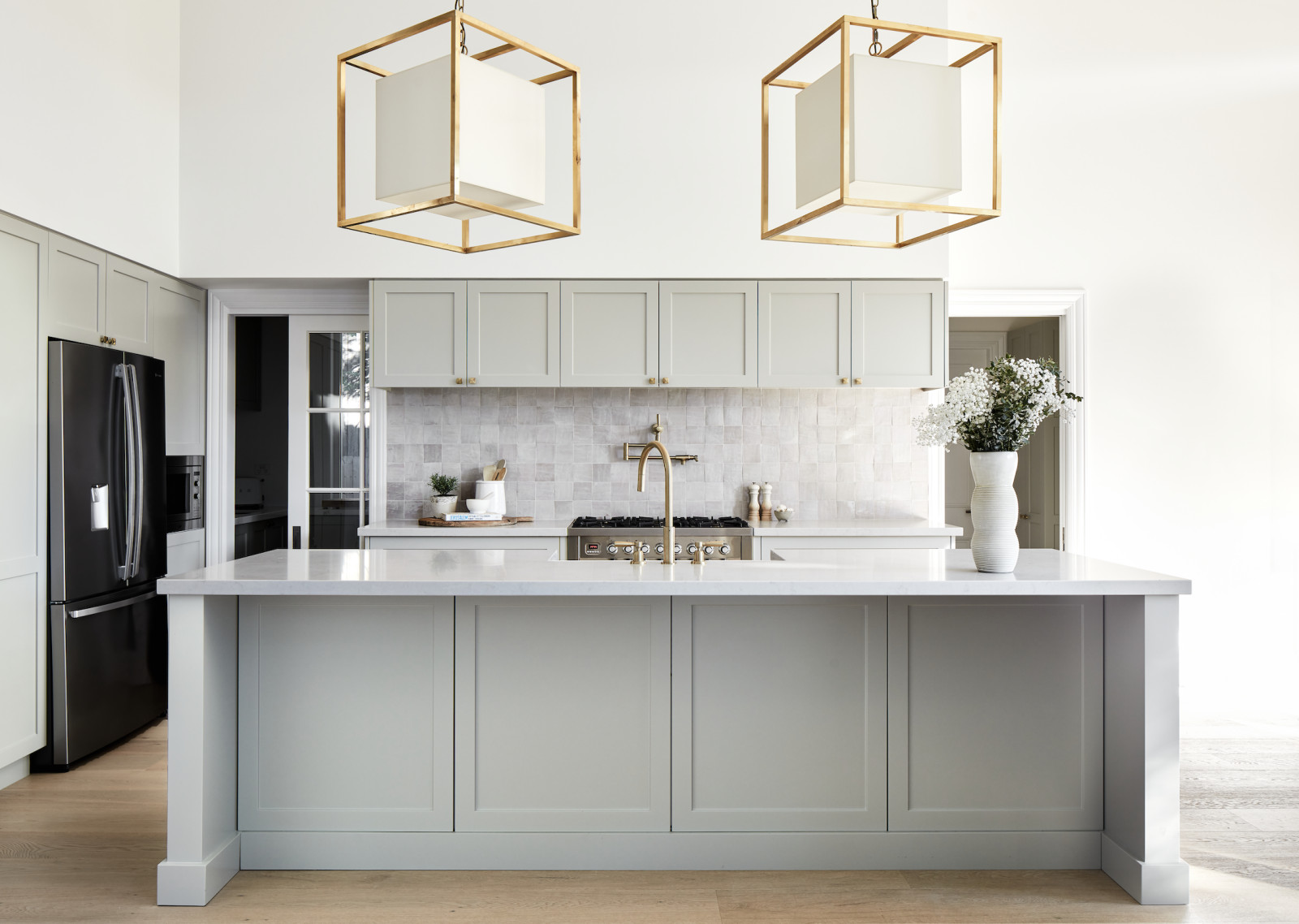 Просто фото: Необычный свет над островом