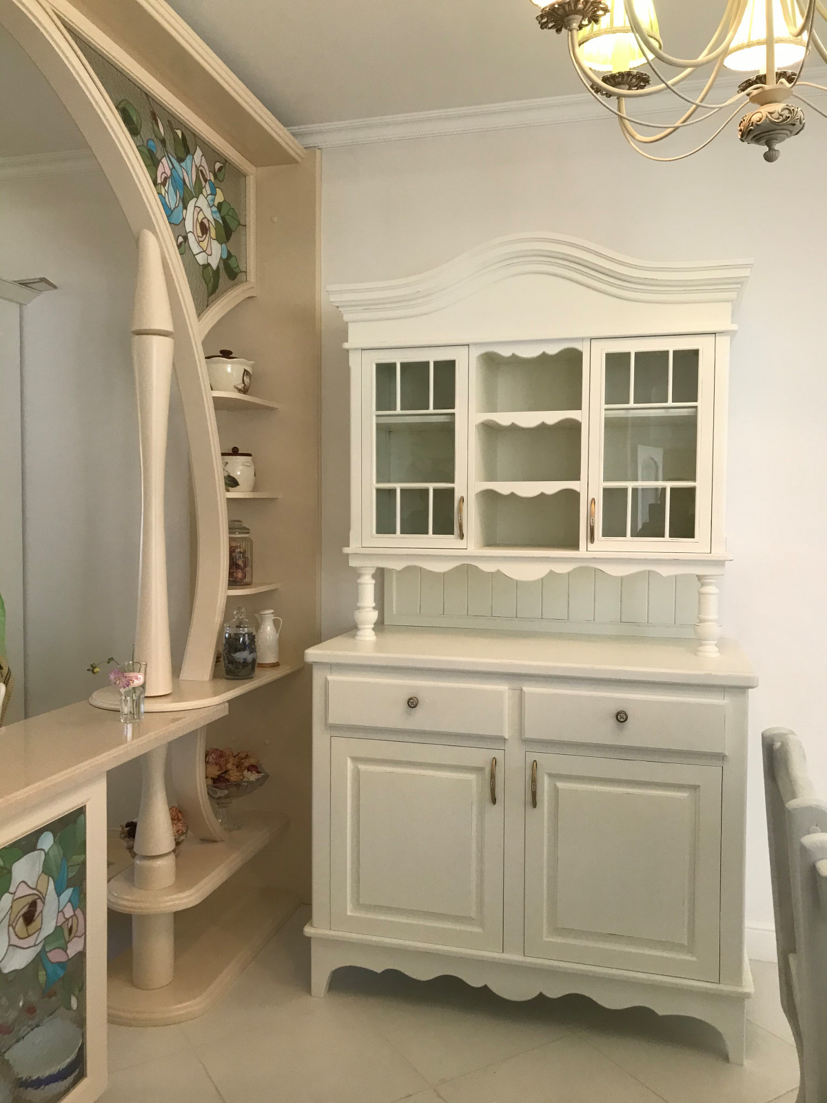 Буфет цвета бледной мяты