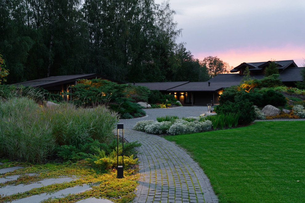 За тремя холмами