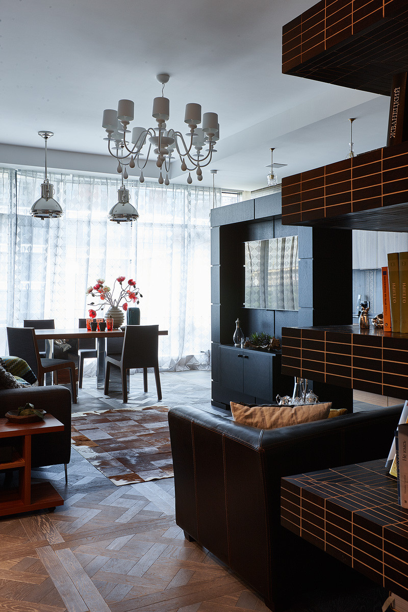 Вид на гостиную из коридора