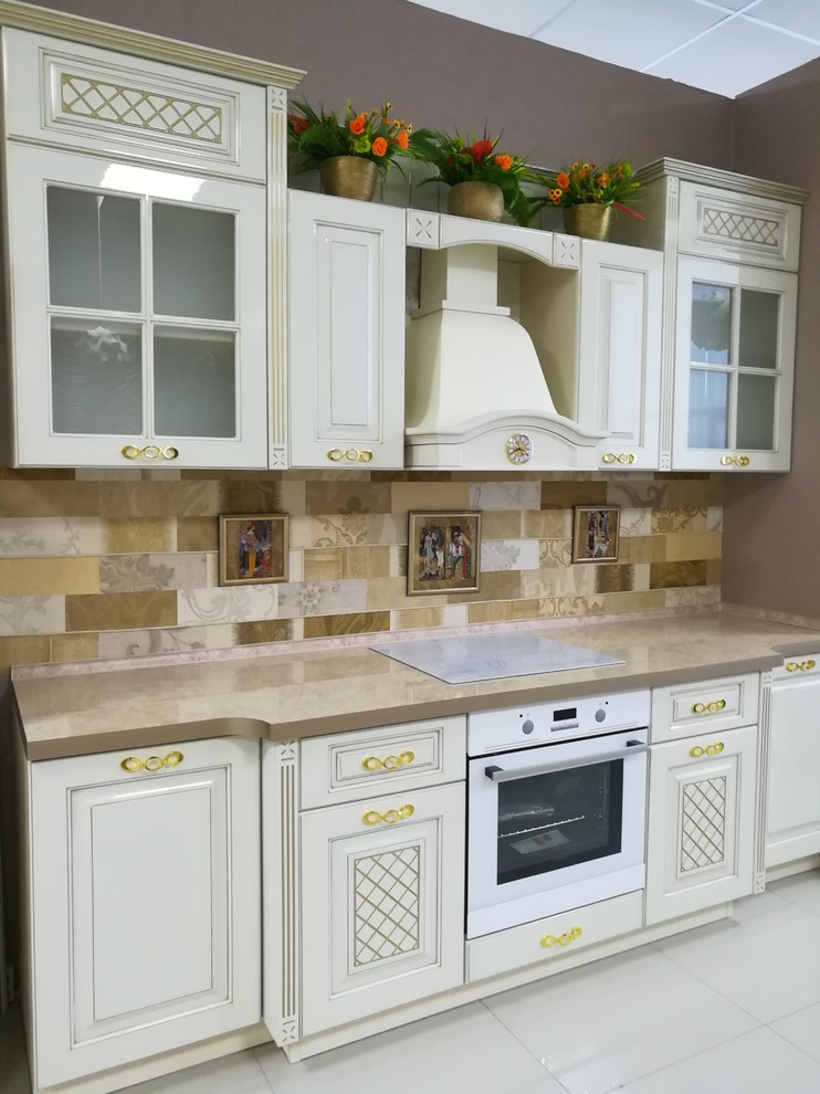 Обложка проекта: Кухня цвета слоновая кость в глянце с золотой патиной